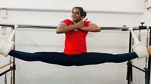 वीडियो: यूं ही वर्ल्ड चैंपियन नहीं बनी पीवी सिंधु, खुद को फिट रखने के लिए जिम में घंटों बहाती हैं पसीना