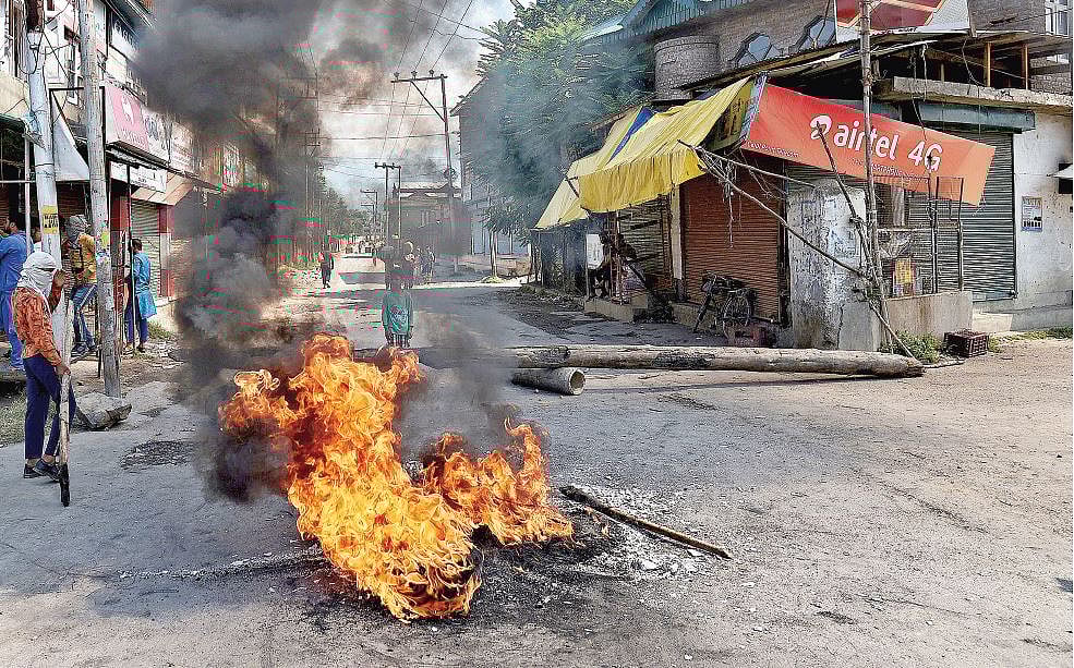खरी-खरीः निःसंदेह एक मानव त्रासदी है कश्मीर, जितने भी आंसू बहाए जाएं कम हैं