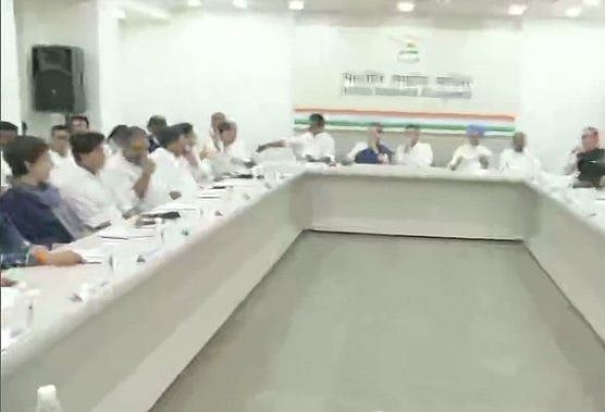 बड़ी खबर LIVE: कश्मीर पुलिस ने किया किसी भी फायरिंग से इनकार, कहा- अंतरराष्ट्रीय मीडिया की भ्रामक खबरों पर विश्वास न करें लोग