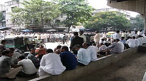 आर्थिक मंदी की मार से हीरा कारोबार भी बेहाल, पीएम मोदी के गुजरात में गई हजारों लोगों की नौकरी