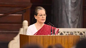 सोनिया गांधी में माद्दा है विपरीत लहरों से जूझने का, नए सिरे से लड़ने तैयार होगी पार्टी