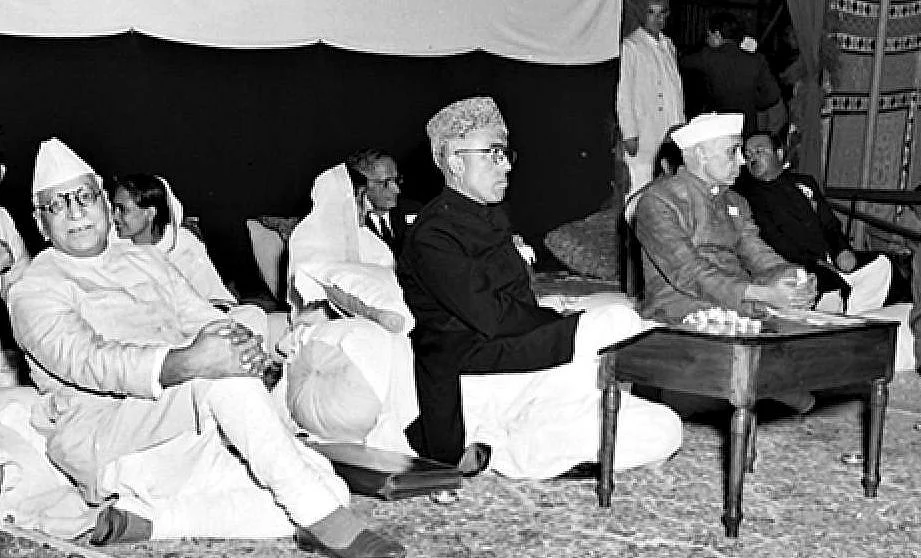 कश्मीर के अंदर भी कश्मीर अदृश्य, कोई नहीं जानता कितनी बड़ी आबादी किस चीज के लिए तरस रही है