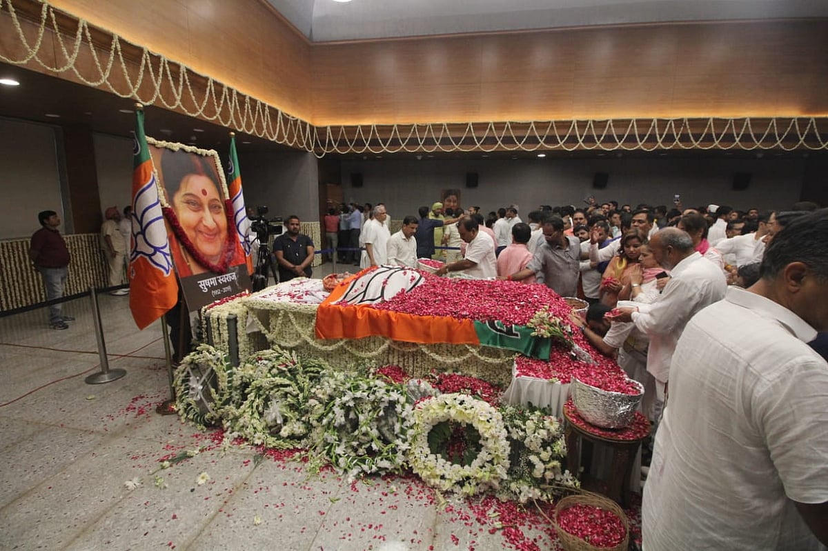 बड़ी खबर LIVE: कश्मीर पर बुरी तरह बौखलाया पाकिस्तान, भारत से रिश्ते तोड़ने के बाद सीमा पर दागे मोर्टार