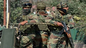 बड़ी खबर LIVE: धारा 370 हटने के 15 दिन बाद कश्मीर में मुठभेड़, बारामूला में आतंकियों के खिलाफ सेना का ऑपरेशन जारी