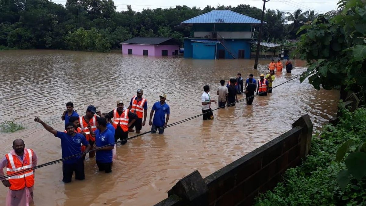 नवजीवन बुलेटिन: भारी बारिश के चलते कई राज्यों में अलर्ट और घरेलू फ्लाइट पकड़ने के लिए अब 3 घंटे पहले पहुंचना होगा एयरपोर्ट