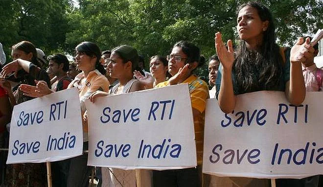 लंबे संघर्ष के बाद आम लोगों को मिले ‘सूचना के अधिकार’ में इस तरह बदलाव करना सरकार की खुली मनमानी