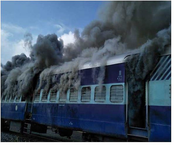 नवजीवन बुलेटिन: धू-धूकर जलने लगी दरभंगा-अहमदाबाद एक्सप्रेस और गणपति विसर्जन से लौट रहे 3 लोगों की दर्दनाक मौत, बड़ी खबरें