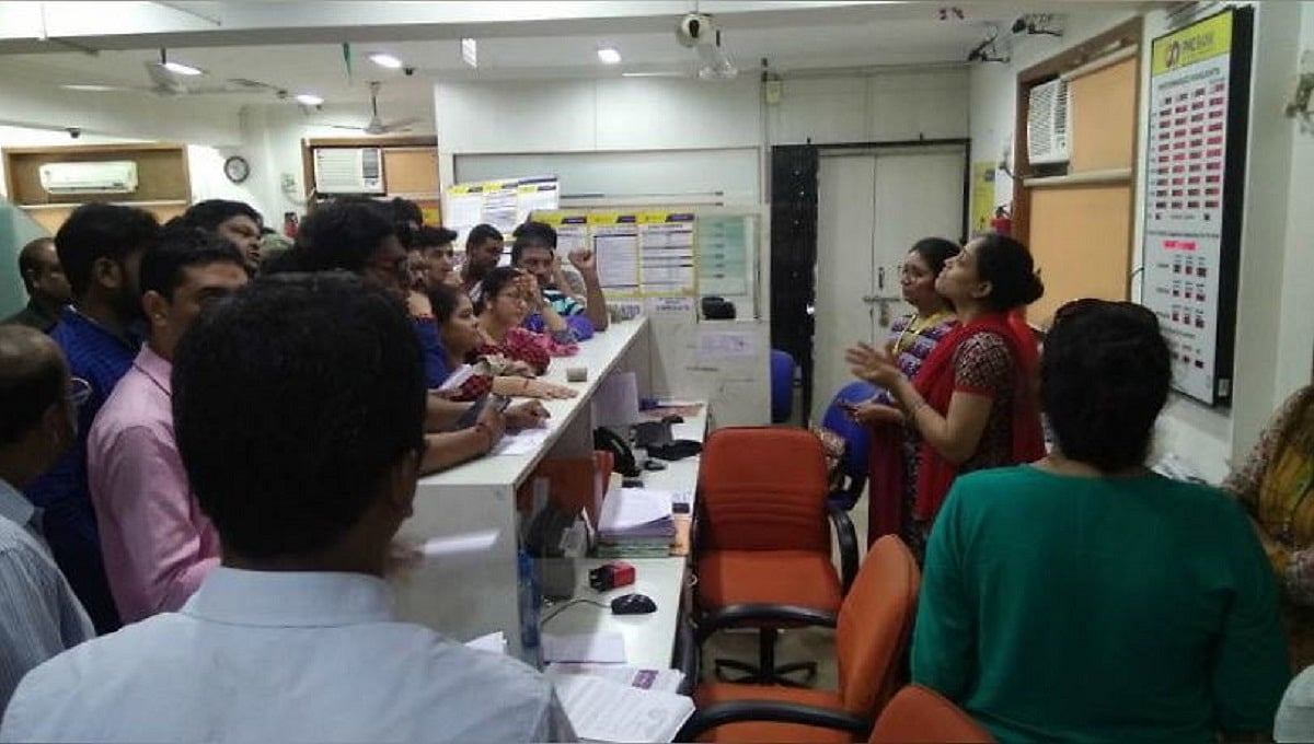 RBI ने इस बैंक पर लगाई पाबंदी, खाते से 1 हजार रुपये से ज्यादा नहीं निकाल पाएंगे ग्राहक, ये आपका बैंक तो नहीं?