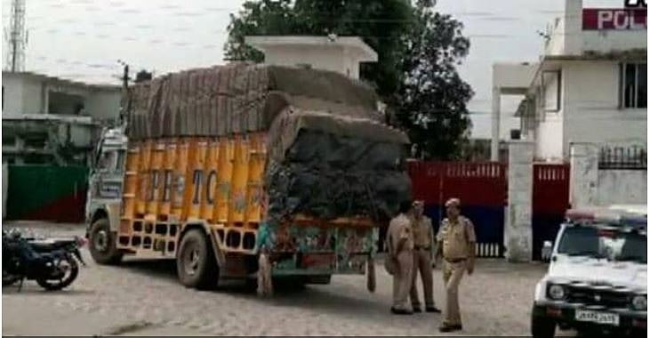 नवजीवन बुलेटिन: जम्मू-कश्मीर में नाकाम हुई बड़े हमले की साजिश और धमाके के साथ फटा हिंदुस्तान पेट्रोलियम प्लांट का टैंकर