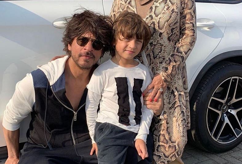 सिनेजीवन: फैंस का दिल जीत रही शाहरुख संग बेटे अबराम की फोटो और इलाज के बाद स्वदेश लौटे ऋषि कपूर