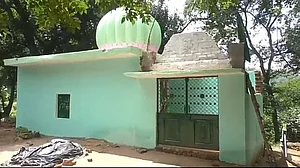 मिसाल : बीजेपी विधायक की शिकायत पर वन विभाग की टीम तोड़ने आई मजार तो हिंदू बनकर खड़े हो गए दीवार