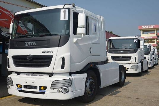 मंदी का असर: कार-बाइक ही नहीं ट्रकों की बिक्री  भी 60 फीसदी गिरी, मारुति ने बंद किया 2 कारखानों में उत्पादन