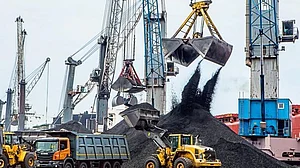 पटरी से पूरी तरह उतरी अर्थव्यवस्था, कोर सेक्टर ग्रोथ में भी भारी गिरावट, कांग्रेस ने पूछा- कब तक नहीं बोलेगी सरकार