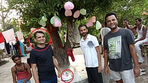 ‘सुशासन बाबू’ के राज में बदमाशों की ऐश, सीतामढ़ी जेल में अपराधी ने केक काटकर मनाया जन्मदिन, तस्वीरें वायरल