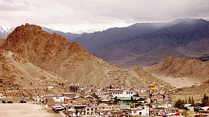 लेह में पर्यटकों की बढ़ती संख्या पर ‘3 इडियट्स के वांगड़ू’ चिंतित, कहा- लद्दाखी संस्कृति को बचाने की जरूरत