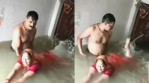 उत्तर प्रदेश: जब घर में घुसा बाढ़ का पानी, पत्नी लगी तैरने, पति बना ‘ट्रेनर’