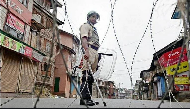 कश्मीर: जिस फैसले की घोषणा के लिए करना पड़ा पूरे राज्य को नजरबंद, उसे लागू करने में क्या होगा हश्र !