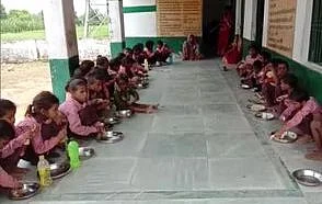योगीराज में सच्चाई दिखाने वाले पत्रकार पर केस दर्ज, मिड-डे-मील में नमक-रोटी परोसने का दिखाया था वीडियो