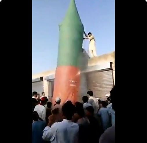 पाकिस्तान ने लॉन्च किया अपना चंद्रयान, सोशल मीडिया पर उड़ रहा मजाक, देखें वीडियो