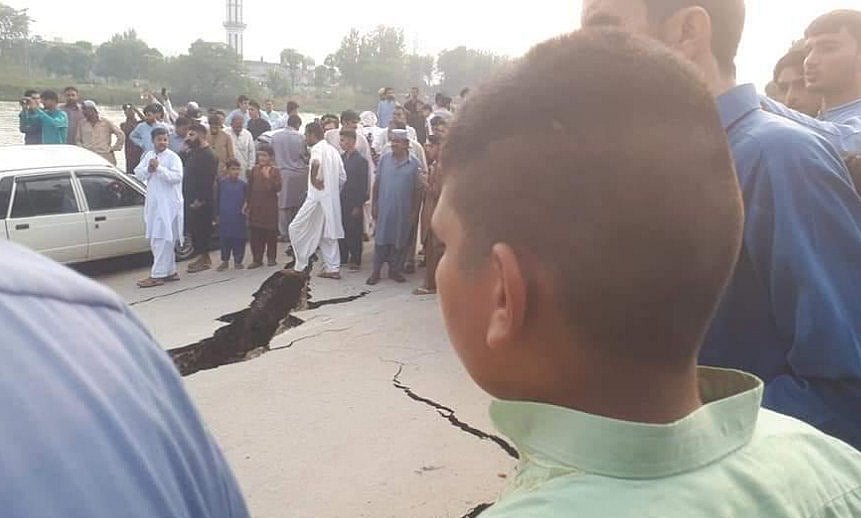 बड़ी खबर LIVE: ट्रंप ने पीएम मोदी को बताया भारत का पिता,  ट्रेड डील पर बातचीत जारी