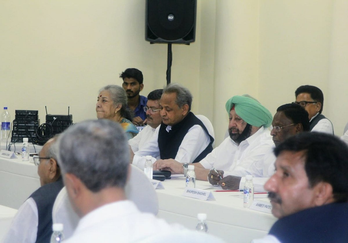 बड़ी खबर LIVE: डीके शिवकुमार को देखने अस्पताल पहुंचे पूर्व सीएम सिद्धारमैया, ईडी ने नहीं दी इजाजत