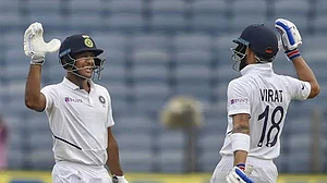 पुणे टेस्ट: मयंक के शतक की बदौलत मैच का पहला दिन रहा टीम इंडिया के नाम, 3 विकेट खोकर बनाए 273 रन