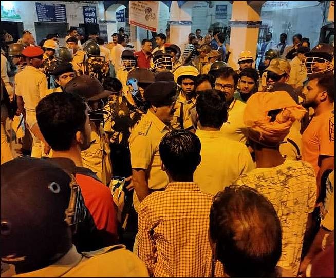 नवजीवन बुलेटिन: दिवाली की रात बिहार में 7 लोगों की हत्या और उप-मुख्यमंत्री बनने पर दुष्यंत चौटाला ने दी सफाई