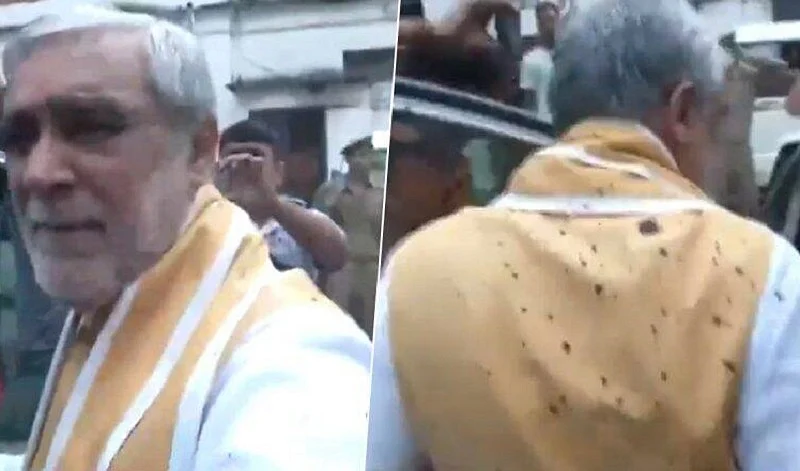 पटना में डेंगू के मरीजों का हाल जानने पहुंचे मोदी के मंत्री पर फेंकी गई स्याही, जलभराव, बीमारियों से लोग नाराज