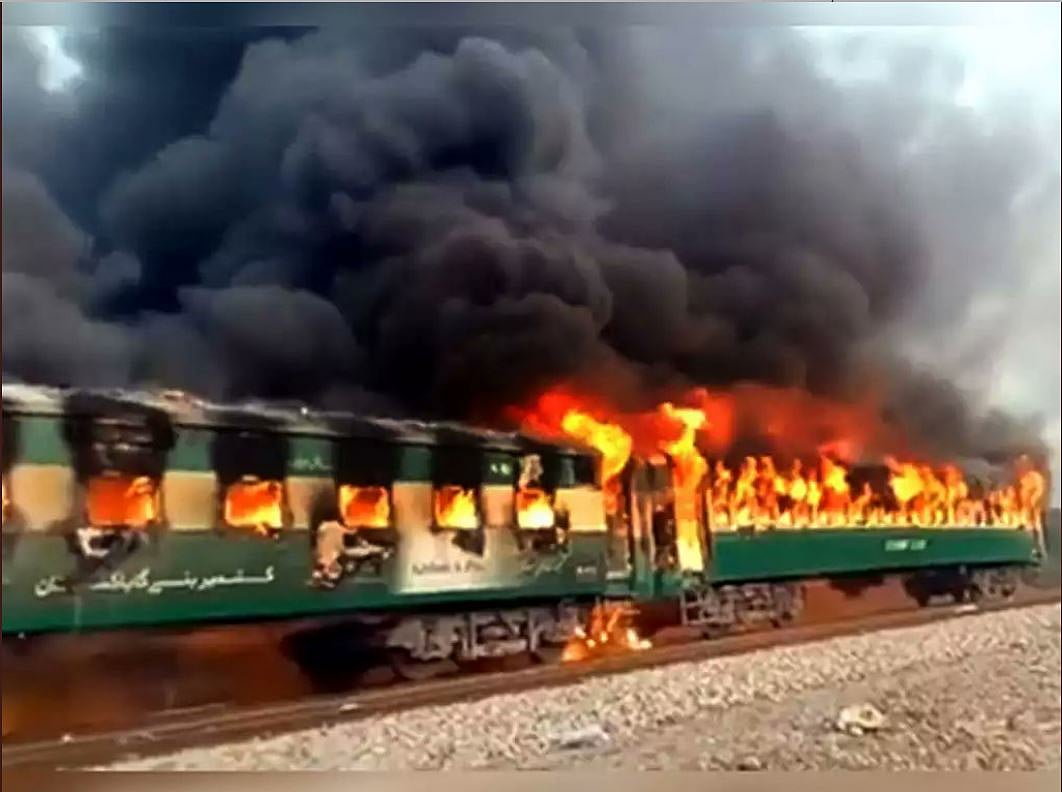 पाकिस्तान: कराची-रावलपिंडी एक्सप्रेस में धमाका, 70 लोगों की मौत, 30 से ज्यादा घायल