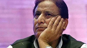 यूपी: आजम खान, उनकी पत्नी और बेटे के खिलाफ रामपुर कोर्ट से वारंट जारी