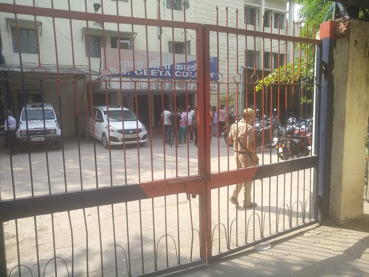 दिल्ली के 200 से ज्यादा थानों पर आतंकी हमले की खबर से हड़कंप, गेट पर लगे ताले, ये है संवेदनशील थानों की लिस्ट
