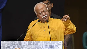 अब नेटफ्लिक्स, अमेजन जैसे ऑनलाइन प्लेटफॉर्म पर नकेल चाहता है आरएसएस, हिंदुत्व विरोधी कंटेट से आपत्ति