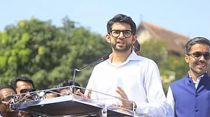 नवजीवन बुलेटिन: मुंबई में पेड़ों की कटाई पर बीजेपी-शिवसेना में दरार और हरियाणा में चुनाव से पहले 34 लाख की नकली मुद्रा जब्त