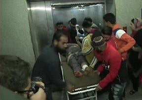 जम्मू-कश्मीर के सोपोर में आतंकियों का  ग्रेनेड हमला, 15 लोग घायल, 3 की हालत गंभीर