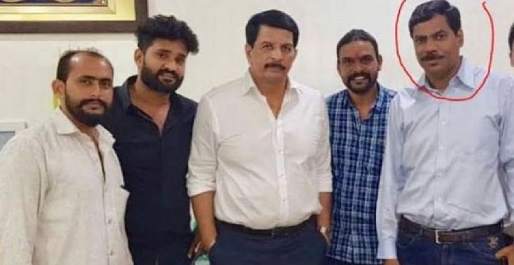 महाराष्ट्र चुनाव में डॉन दाऊद की चर्चा, रैली में शिवसेना उम्मीदवार के साथ नजर आया गुर्गा, वायरल हुई तस्वीर