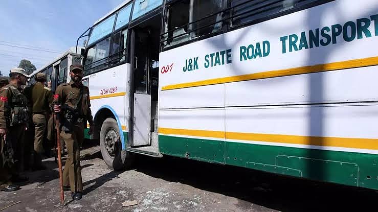 नवजीवन बुलेटिन: जम्मू में बड़े हमले की साजिश नाकाम, 15 किलो विस्फोटक बरामद और पूर्व पुलिस आयुक्त राजीव कुमार को राहत