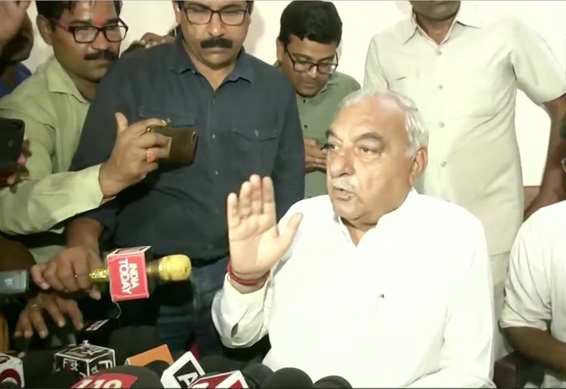 'हरियाणा पर 4 लाख करोड़ से अधिक का कर्ज', पूर्व CM हुड्डा ने खट्टर सरकार को कर्ज पर श्‍वेतपत्र लाने की दी चुनौती     