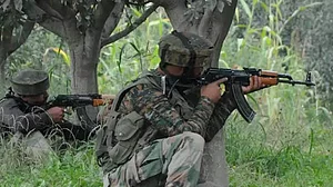 जम्मू-कश्मीर में पाकिस्तान ने किया संघर्ष विराम का उल्लंघन, 2 भारतीय जवान शहीद, 1 नागरिक की मौत, 2 गौशालाएं हुई नष्ट