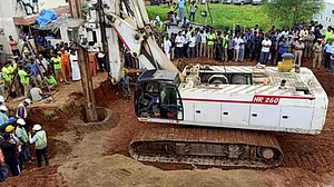 सुप्रीम कोर्ट ने 2010 में बनाई थीं गाइडलाइंस फिर भी देश भर में खुले पड़े मौत के कुंओं में जान गंवा रहे हैं मासूम