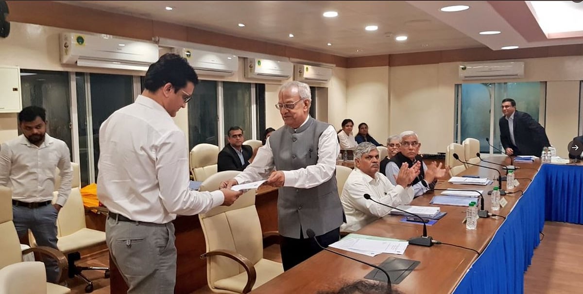 नवजीवन बुलेटिन: BCCI के 39वें अध्यक्ष बने सौरव गांगुली और जम्मू-कश्मीर में गजवत-उल-हिंद से जुड़े तीन आतंकी ढेर 