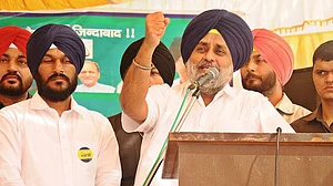 हरियाणा चुनाव में जमकर भिड़ रहे बीजेपी-अकाली, फिर भी केंद्र और पंजाब में चल रहा है गठबंधन