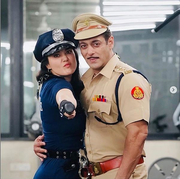 सिनेजीवन: दबंग-3 में प्रीति जिंटा की एंट्री? डिस्काउंट वाले स्टोर पर सामान खरीदती दिखीं एंजेलिना जोली