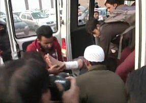 जम्मू-कश्मीर के सोपोर में आतंकियों का ग्रेनेड हमला, 15 लोग घायल, 3 की हालत गंभीर