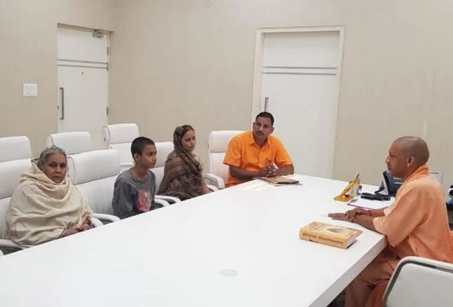 कमलेश तिवारी की मां का बड़ा बयान, कहा- पुलिस के दबाव में सीएम योगी से मिले, इंसाफ नहीं मिला तो उठाएंगे तलवार