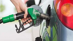 देश में लगातार चौथे दिन घटे पेट्रोल-डीजल के दाम, जानिए अब कितनी है कीमत