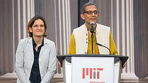 भारतीय अर्थव्यवस्था डांवाडोल, आंकड़े भरोसे लायक नहीं - नोबेल मिलने के बाद अभिजीत बनर्जी की पहली प्रतिक्रिया