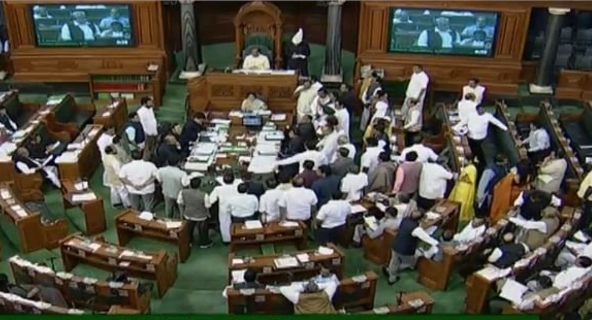 गांधी परिवार की SPG सुरक्षा हटाने पर कांग्रेस का लोकसभा में हंगामा, कहा- जवाब दे मोदी सरकार