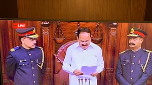 शीतकालीन सत्र के पहले दिन राज्यसभा के मार्शल्स की वर्दी बदली, सैन्य और सिविल वर्दी में दिखे