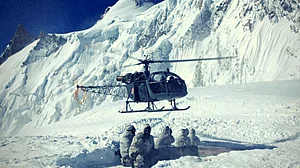 बड़ी खबर LIVE: सियाचिन में 19 हजार फीट की ऊंचाई पर हिमस्खलन, सेना के 4 जवान शहीद, 2 पोर्टरों की भी मौत