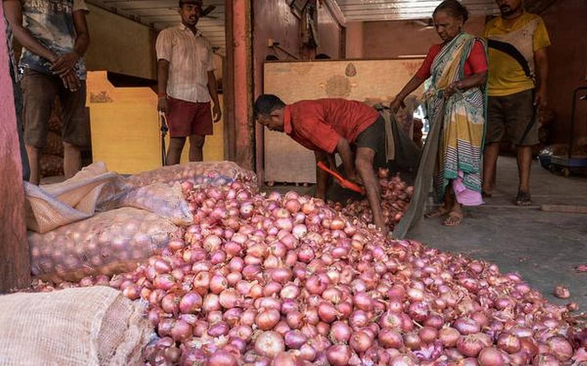 जमाखोरों और बिचौलियों को सरकार के संरक्षण की वजह से बढ़ रहे प्याज के दाम: कांग्रेस
